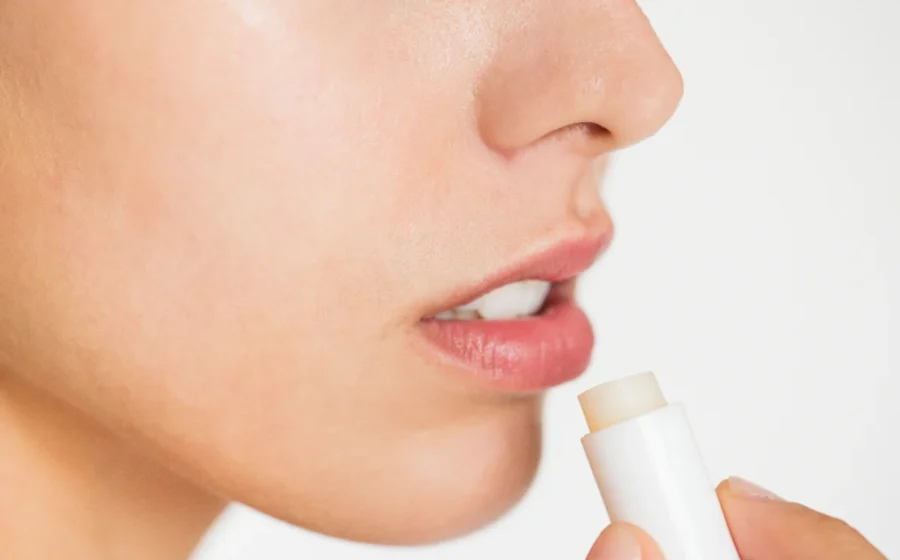 15 Tips Mengatasi Bibir Kering